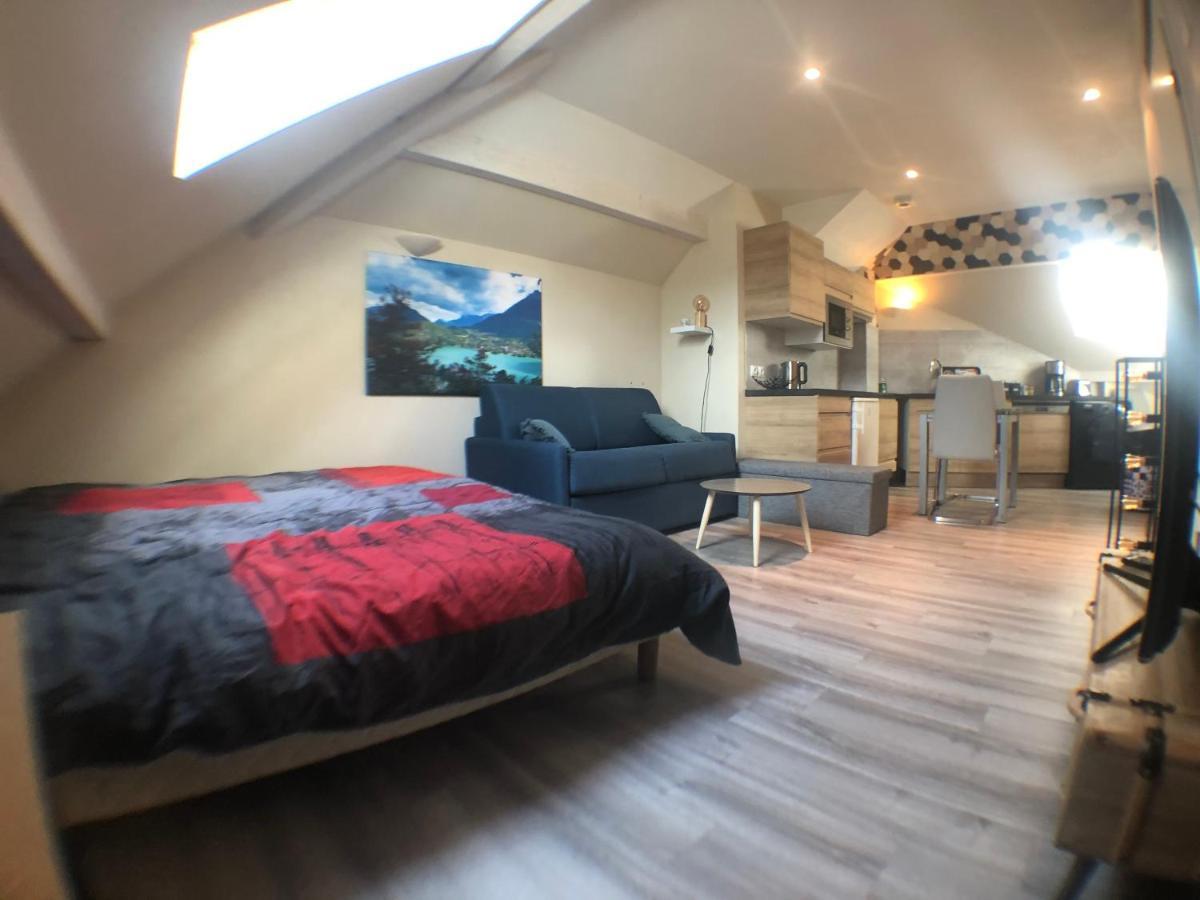 Au Bord Du Lac D'Annecy, Logement Type Loft, Dans Residence Avec Plage Et Ponton Privee Duingt Exteriör bild