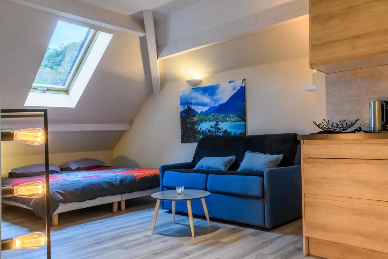 Au Bord Du Lac D'Annecy, Logement Type Loft, Dans Residence Avec Plage Et Ponton Privee Duingt Exteriör bild