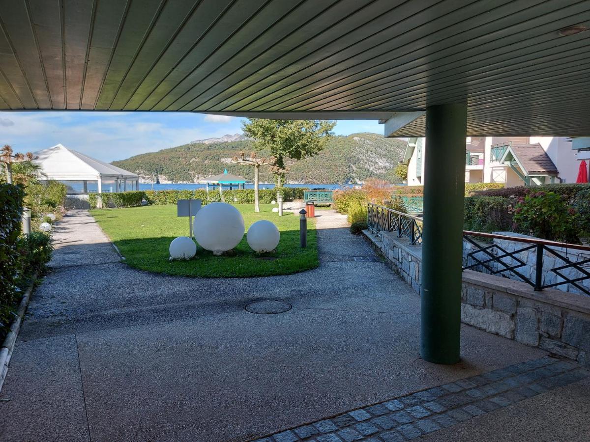 Au Bord Du Lac D'Annecy, Logement Type Loft, Dans Residence Avec Plage Et Ponton Privee Duingt Exteriör bild